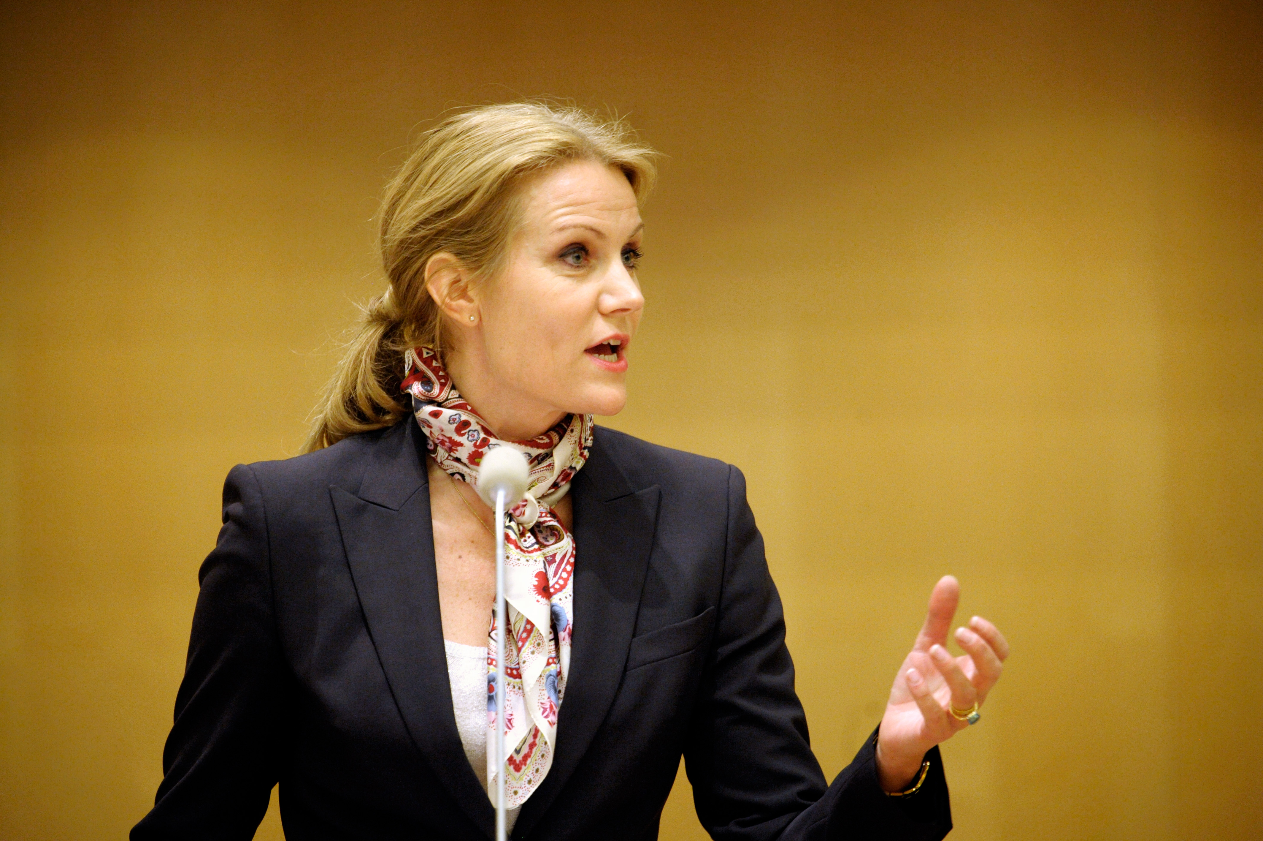 Helle Thorning-Schmidts, danska socialdemokraternas partiledare, i talarstolen vid Nordiska rådets session i Stockholm 2009